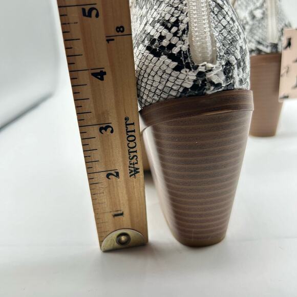 Mysoft Boots Womens 8 Black White Slip on‎ Cutout Mid Heel Booties Western NEW - Picture 6 of 9